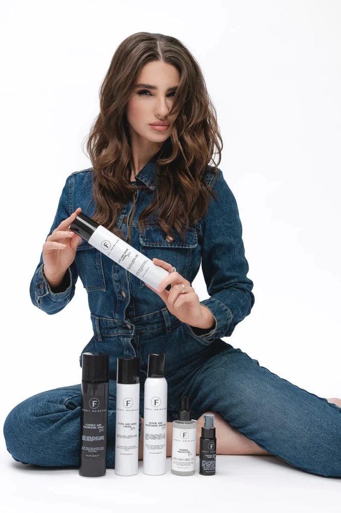 Drėkinamosios ir apimties suteikiančios putos Ferrli haircare, 200ml