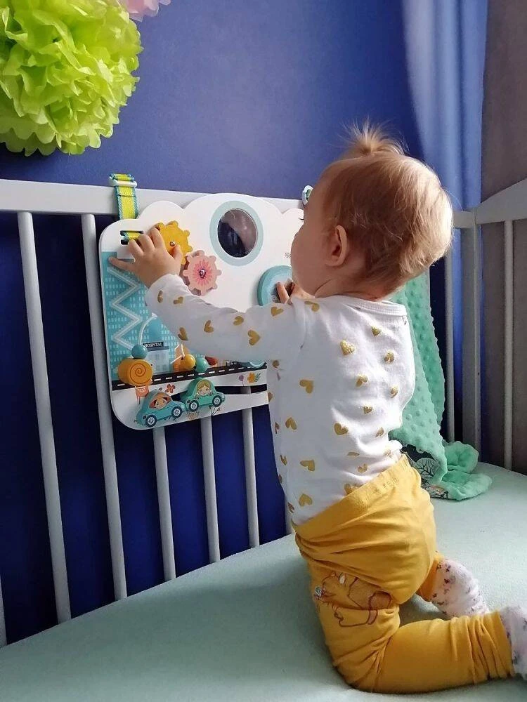 Adam Toys Medinė sensorinė veiklos lenta „Vaikų pasaulis“, skirta kūdikiams nuo 6 mėn., lavina smulkiąją motoriką, pastelė
