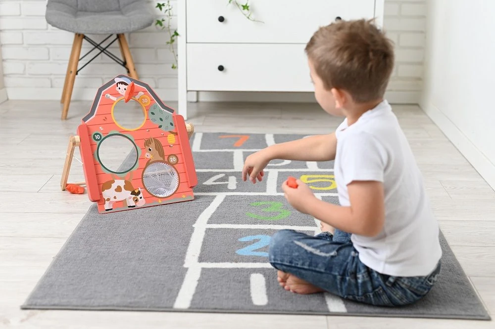Adam Toys Medinė žaidimų lenta su taikiniais ir maišeliais, vaikams nuo 3 metų, lavina taiklumą, raudona