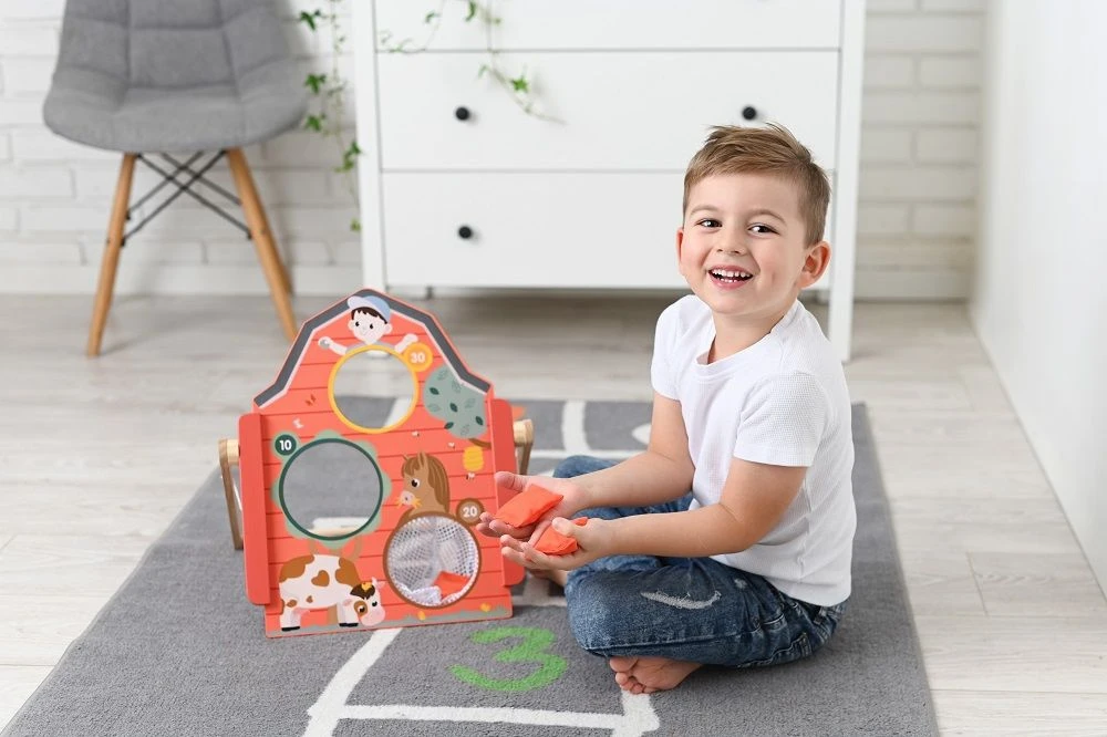 Adam Toys Medinė žaidimų lenta su taikiniais ir maišeliais, vaikams nuo 3 metų, lavina taiklumą, raudona