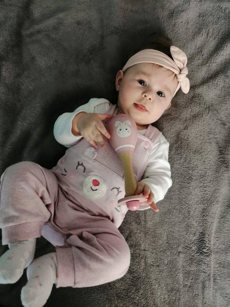 Adam Toys Medinis rožinis marakas su zuikučio figūra, kūdikiams nuo 5 mėn., sensoriniam vystymuisi