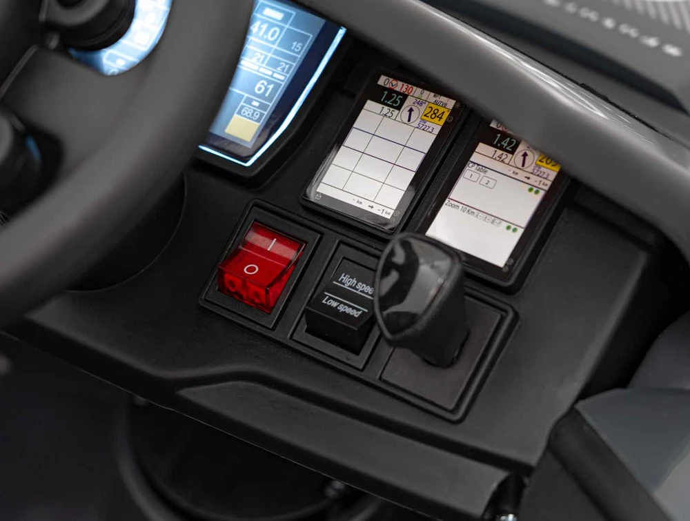 Ramiz Elektromobilis Audi RSQ E-TRON, Pilkas