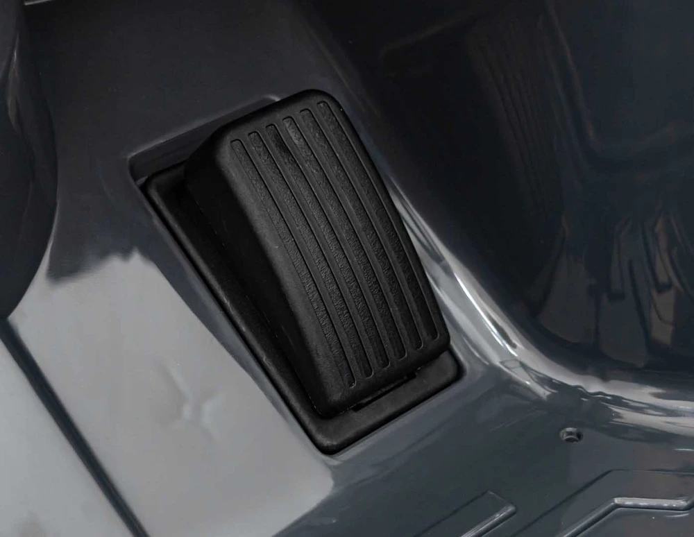 Ramiz Elektromobilis Audi RSQ E-TRON, Pilkas