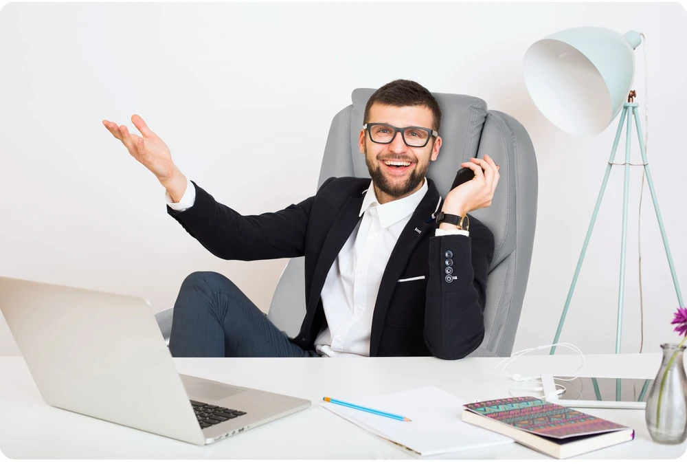 Sofotel Biuro kėdė, ergonomiškas dizainas, reguliuojamas aukštis, supimo funkcija, pilka vadovo kėdė, patogi darbo kėdė