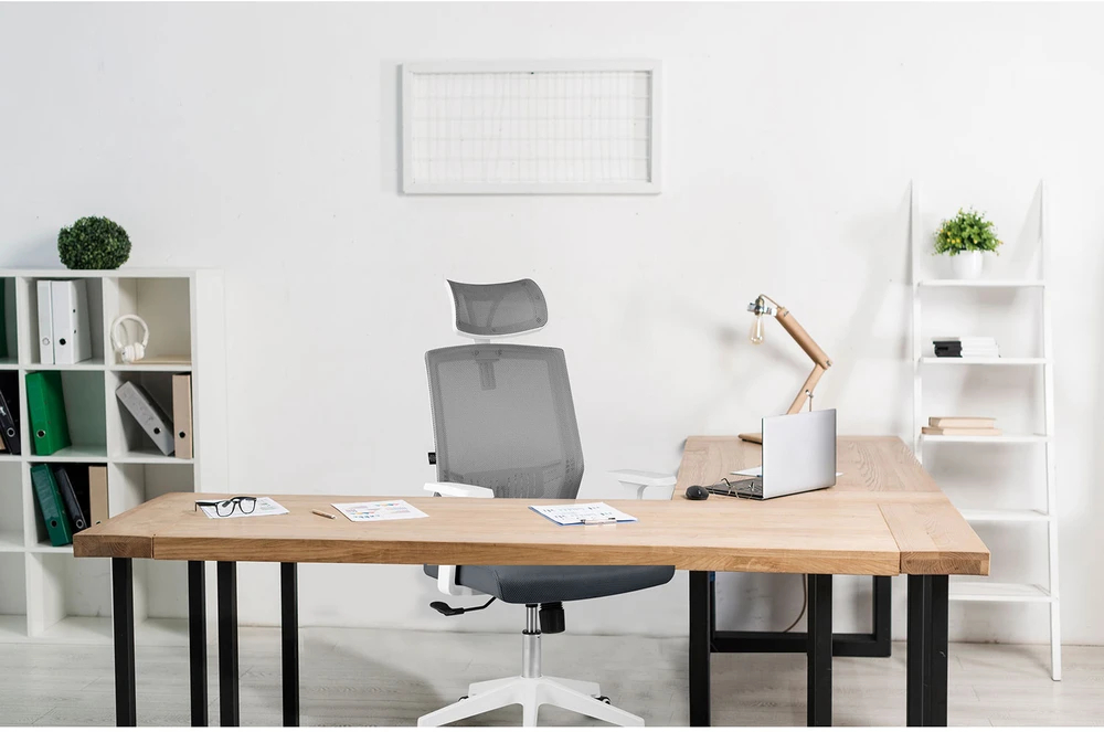 Sofotel Biuro kėdė su mikro-tinklu, pilka ergonomiška kėdė su reguliuojama galvos atrama, supimo ir aukščio reguliavimu, patogi kompiuterio kėdė namams ir biurui
