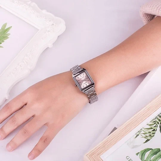 Laikrodis CASIO LTP-V007D-4E WOMEN'S WATCH + BOX (zd638c)