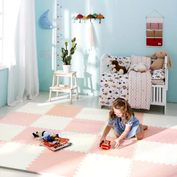 Didelis putplasčio kilimėlis, dėlionė Ricokids 120x120cm 4 vnt. persikų ir baltos spalvos