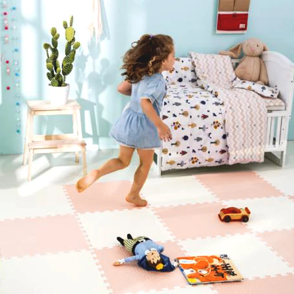 Didelis putplasčio kilimėlis, dėlionė Ricokids 120x120cm 4 vnt. persikų ir baltos spalvos