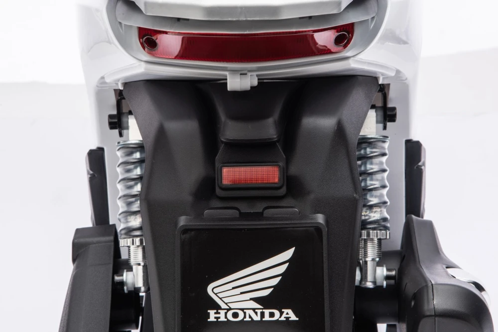 Elektrinis motoroleris Honda SH125i su LED šviesomis ir Bluetooth, vaikams nuo 3 metų, juodas