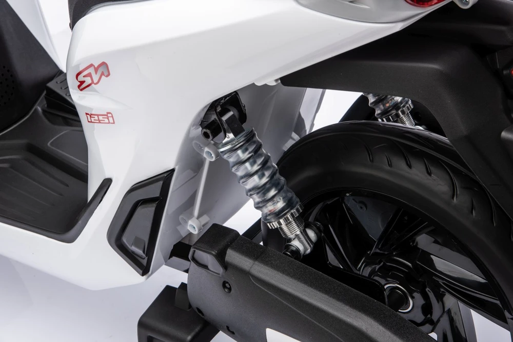 Elektrinis motoroleris Honda SH125i su LED šviesomis ir Bluetooth, vaikams nuo 3 metų, juodas