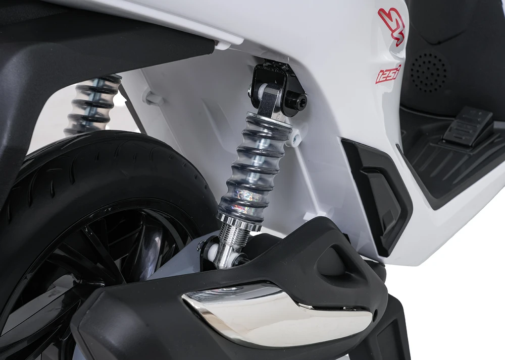 Elektrinis motoroleris Honda SH125i su LED šviesomis ir Bluetooth, vaikams nuo 3 metų, juodas