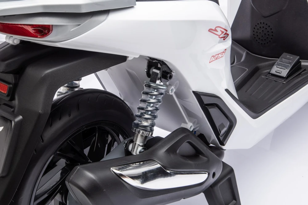 Elektrinis motoroleris Honda SH125i su LED šviesomis ir Bluetooth, vaikams nuo 3 metų, juodas