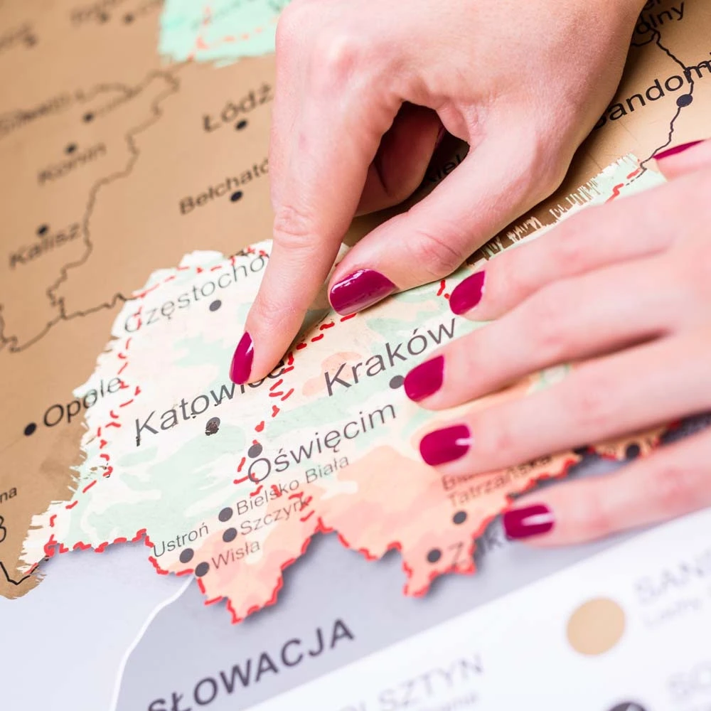 Froster Lenkijos žemėlapio nulupamas plakatas su Europos priartinimu