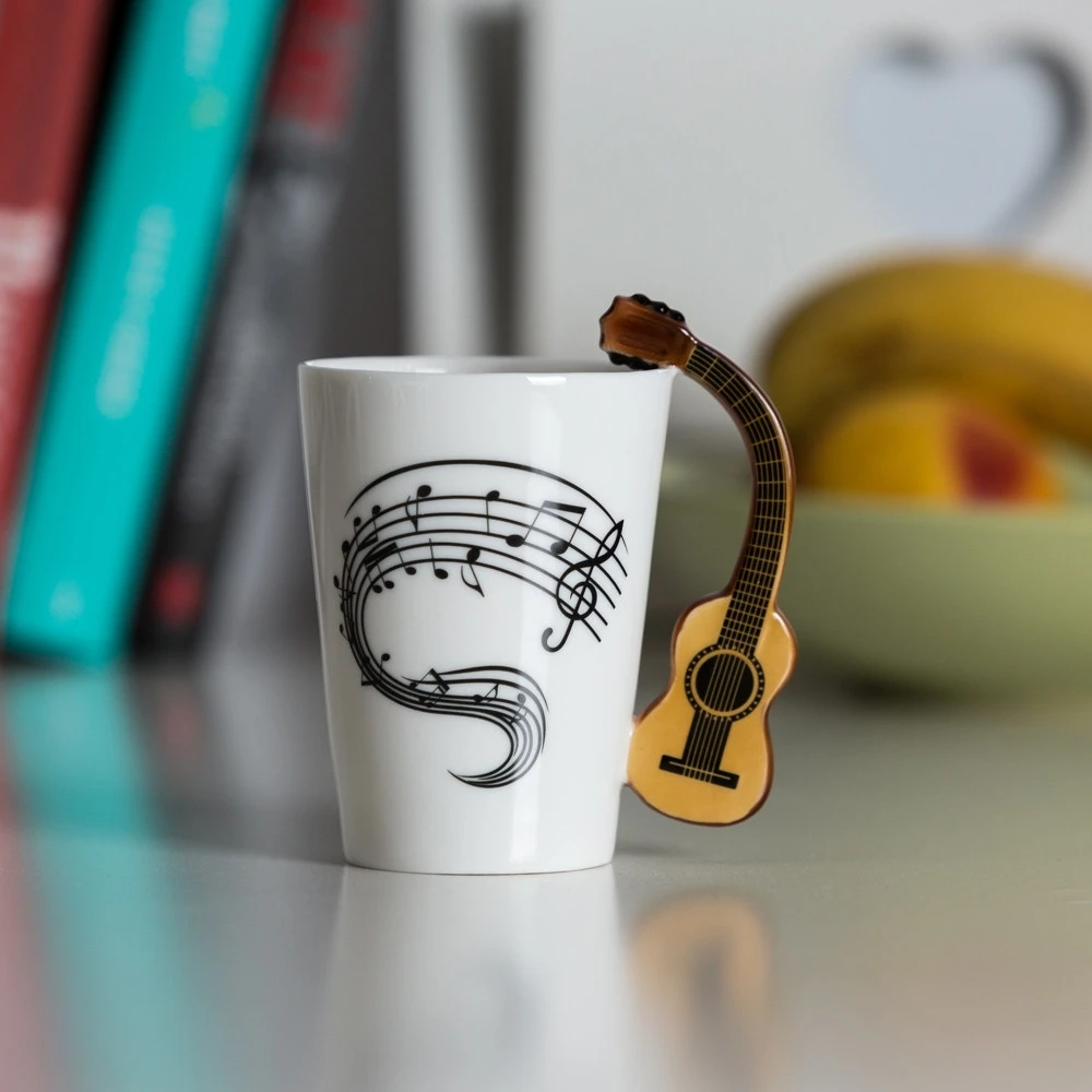 Froster Puodelis su muzikos instrumento formos rankena, muzikos mylėtojams