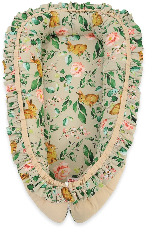 Bobono Kūdikio lizdelis smėlio spalvos su raukiniais ir triušiukų raštu – Premium Cocoon