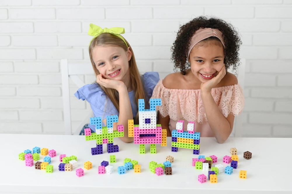 Meli Cube 200 dalių konstruktorių rinkinys vaikams nuo 3 metų, skatina kūrybiškumą, rožinis