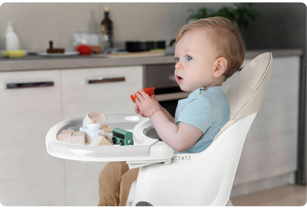 Milo Ricokids pilka maitinimo kėdutė su staliuku ir seilinuku