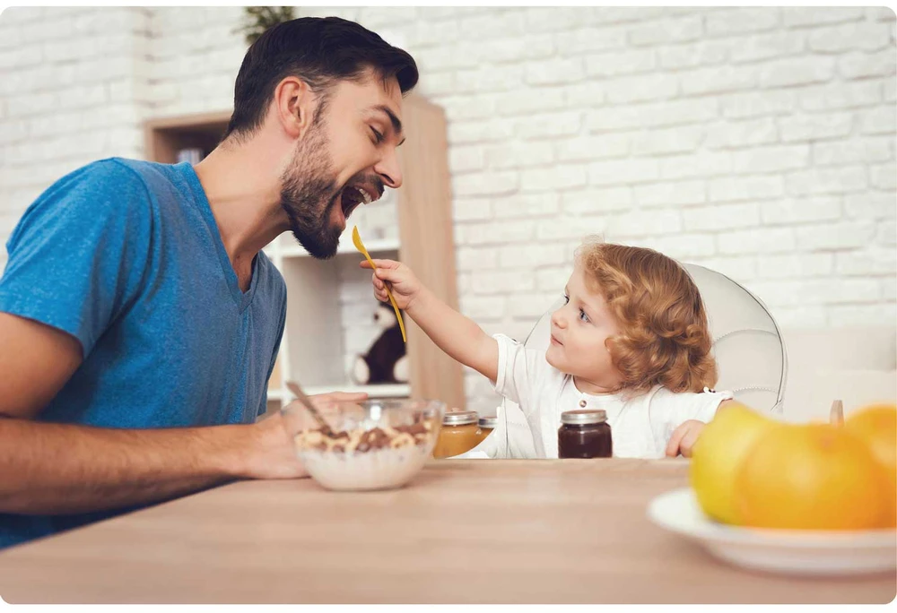 Milo Ricokids pilka maitinimo kėdutė su staliuku ir seilinuku