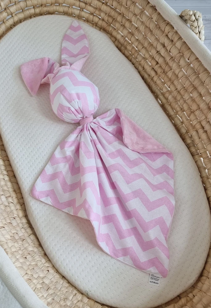 Minkštas dvipusis kūdikio žaislas zuikutis, medvilnė ir minky, rožinis chevron