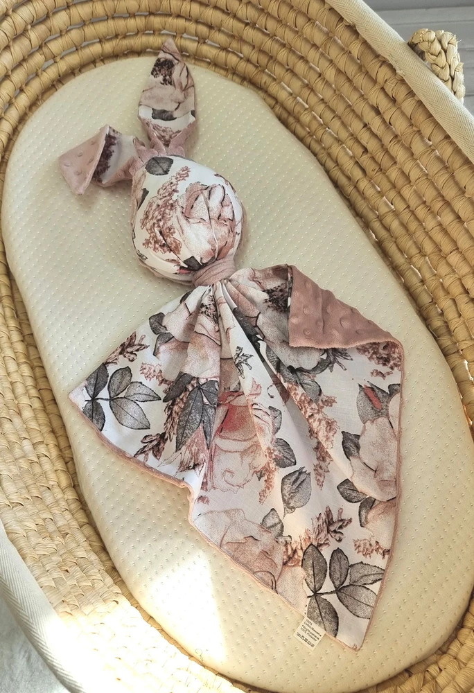Minkštas dvipusis žaislas kūdikiui, medvilnė ir minky, rausvai rudas