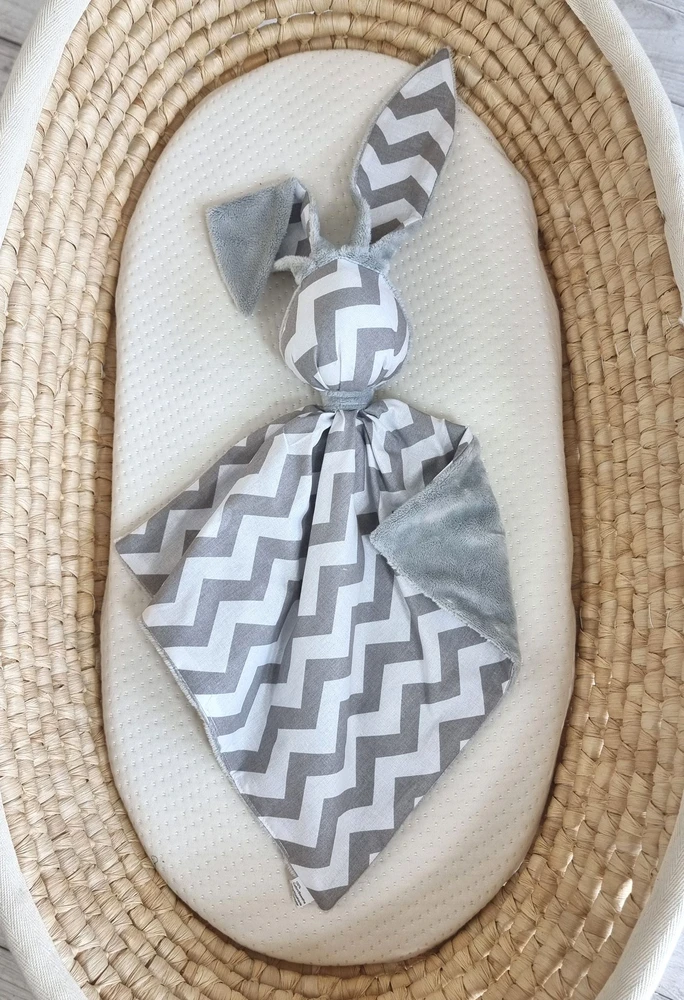 Minkštas dvipusis žaislas kūdikiui, medvilnė ir minky, pilkas Chevron