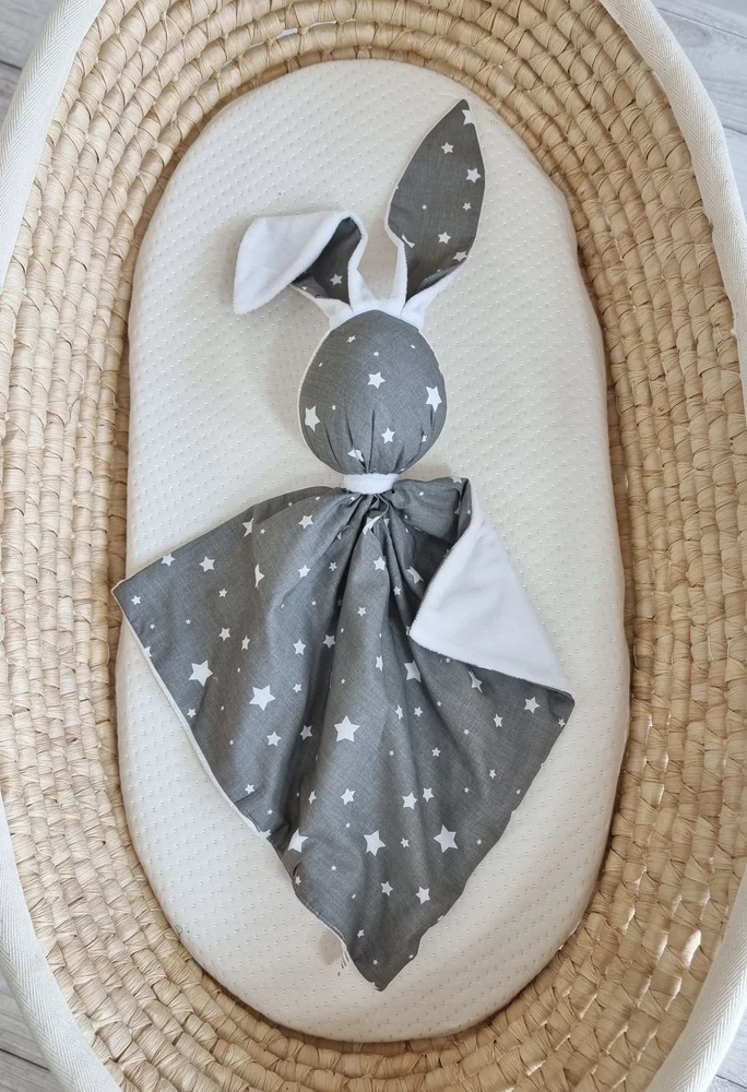 Minkštas dvipusis žaislas kūdikiui, medvilnė ir minky, pilki žvaigždutės, balta