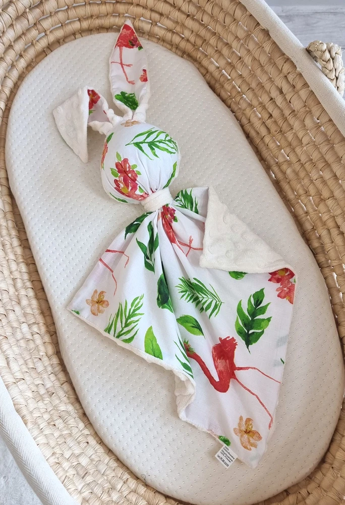 Minkštas dvipusis žaislas kūdikiui, medvilnė ir minky, koralų flamingai, ecru