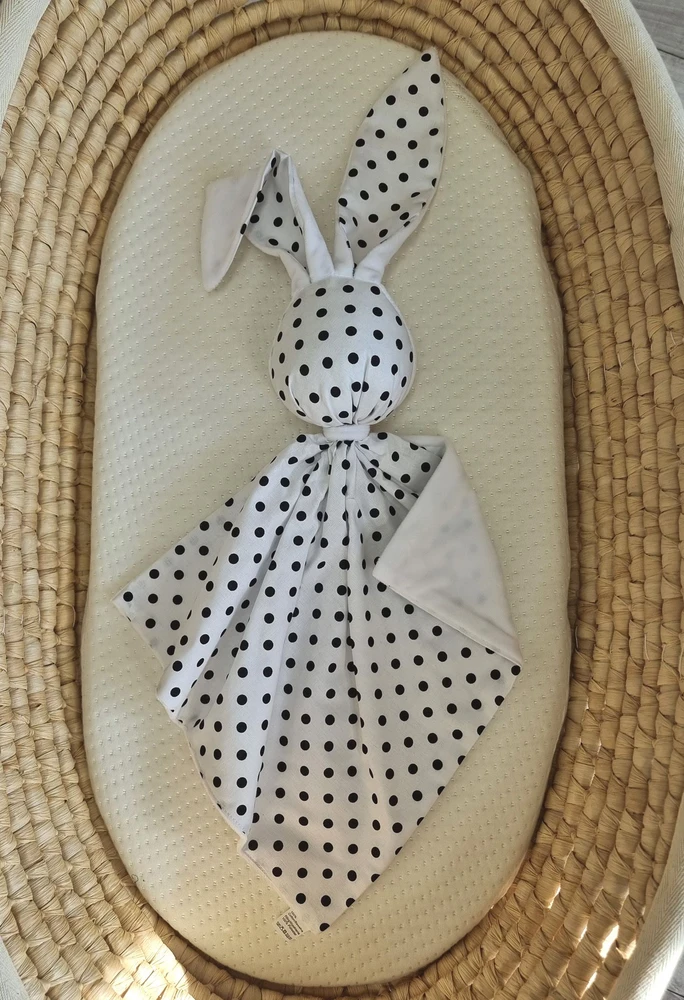Minkštas dvipusis žaislas kūdikiui, medvilnė ir minky, juodi taškeliai balta