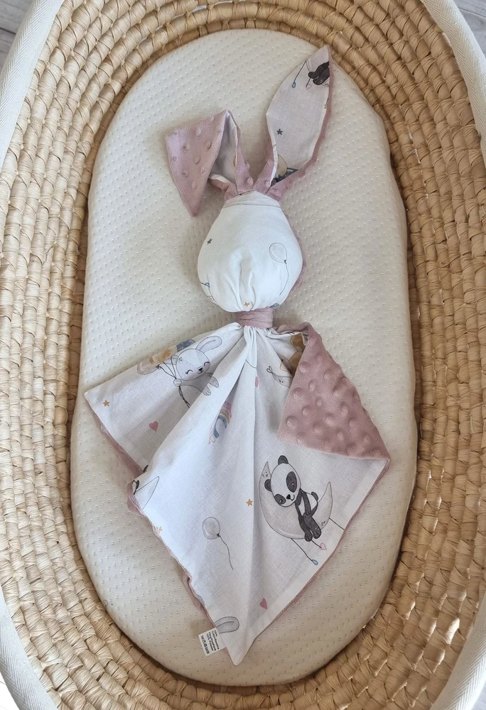 Minkštas dvipusis žaislas kūdikiui zuikutis, medvilnė ir minky, rausvas su balionais