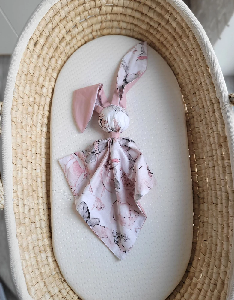 My Sweet Baby Minkštas medvilninis pledas kūdikiui su zuikučio motyvu, sepijos rožės, pastelinė rožinė