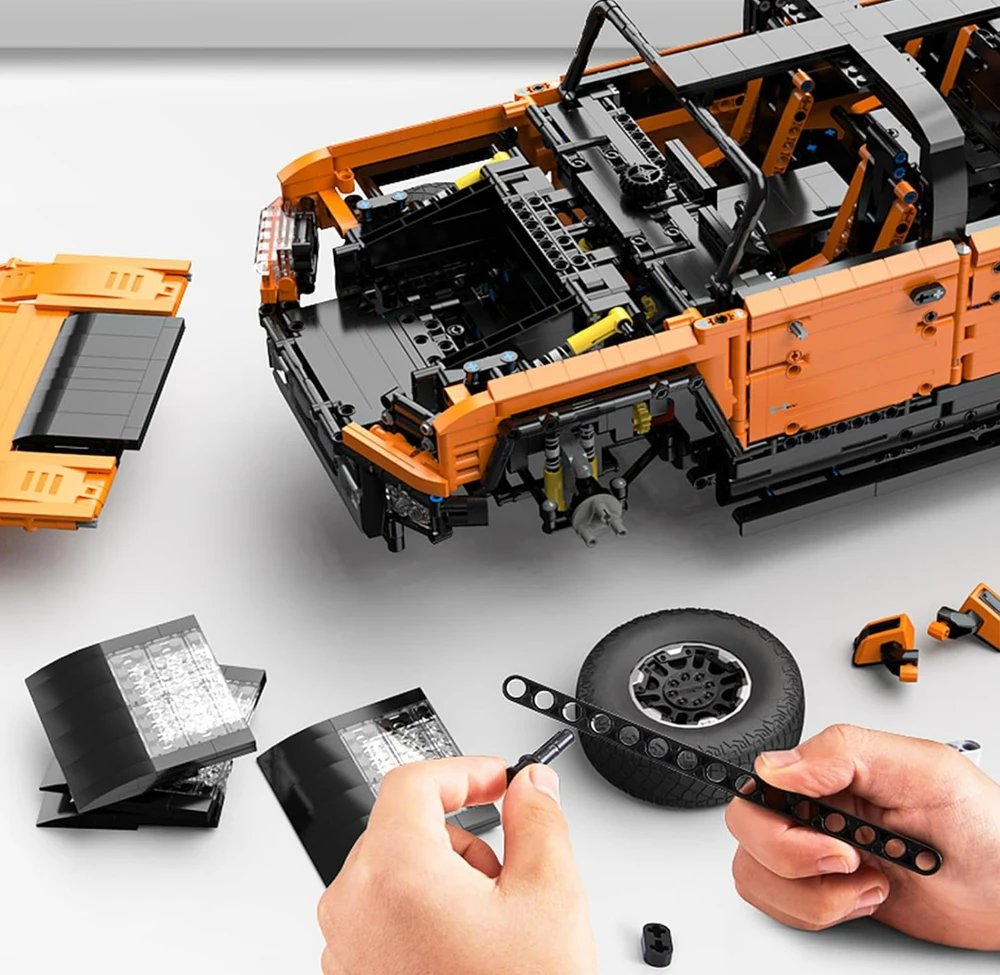 Nuotoliniu būdu valdomas 1:10 mastelio Hummer EV oranžinis