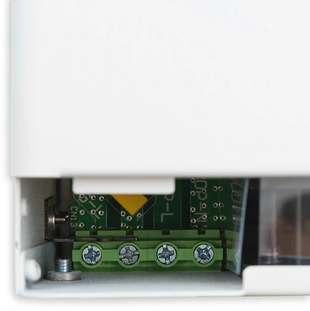 Qoltec Off-Grid 1500W 100A 12V hibridinis saulės inverteris