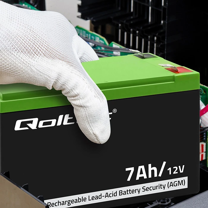 QOLTEC 53076 AGM baterija 12V 7Ah maks. 105A apsauga