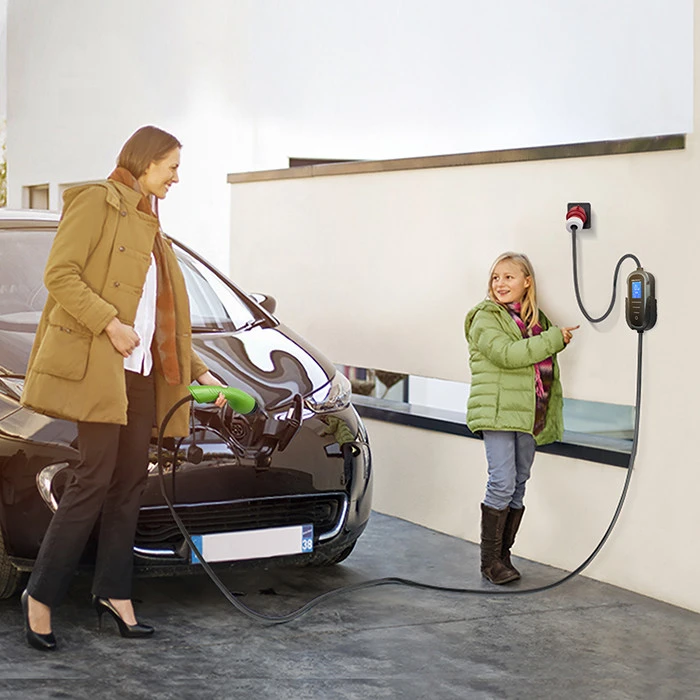 Qoltec 52721 Mobilus elektromobilio įkroviklis su 2in1 2 tipo reguliavimu | 7kW | 230V | CEE 32A | Wifi | TUYA | SMART LIFE | LCD | Nešiojamas | Sieninis įkrovimo įrenginys | 5m