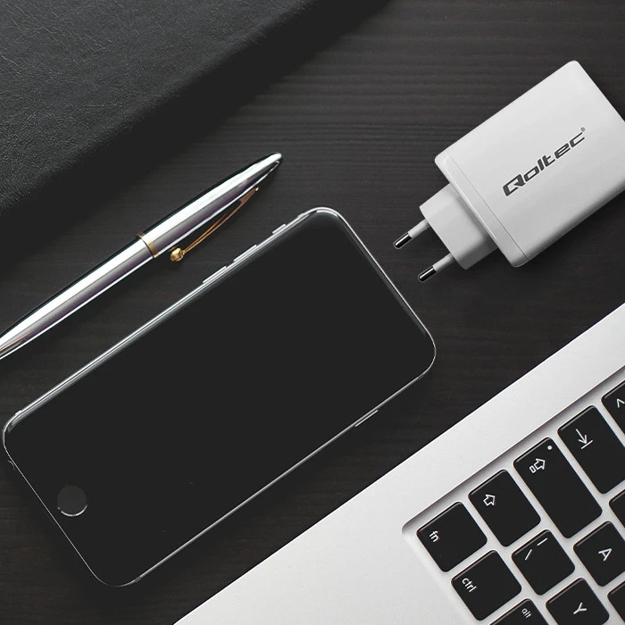 Adapteris Įkroviklis tinklo 100 W gan 5-20 V 15-5 A 2 x usb-c pd 1 usb qc 3.0 baltas Qoltec