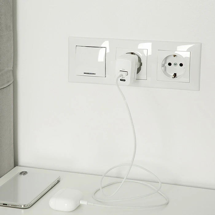 Adapteris Įkroviklis tinklo 20w gan 5-20v 1.5-3a 1 x usb-c pd usb qc 3.0 baltas Qoltec