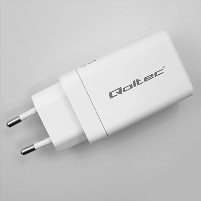 Adapteris Įkroviklis tinklo 65w gan 5-20v 3-3.35a 2 x usb-c pd 1 usb qc 3.0 baltas Qoltec