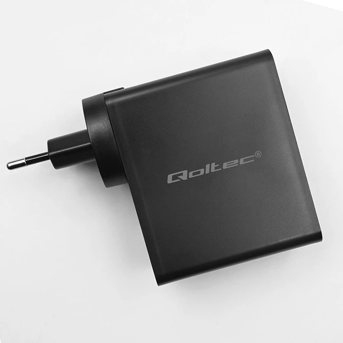 Adapteris Įkroviklis gan power pro 2xusb-c 2xusb 130w 5-20v 1.5-5a pd juodas Qoltec