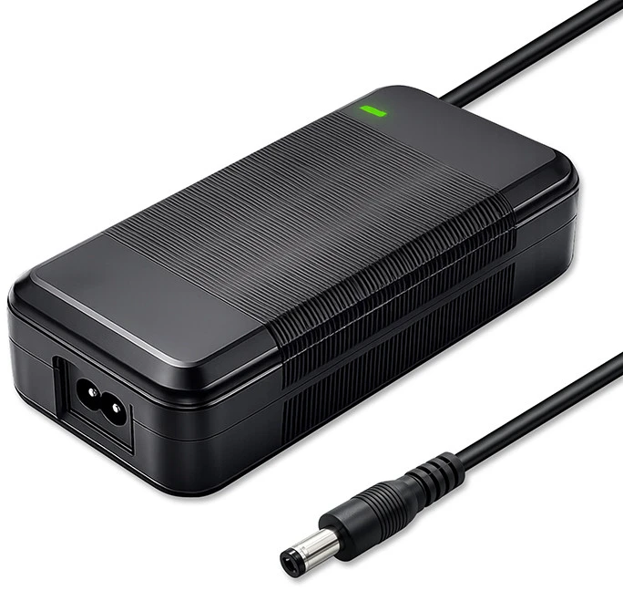 Qoltec greitas įkroviklis elektriniam dvir. 36V 42V 4A 5.5x2.1 su kabeliu