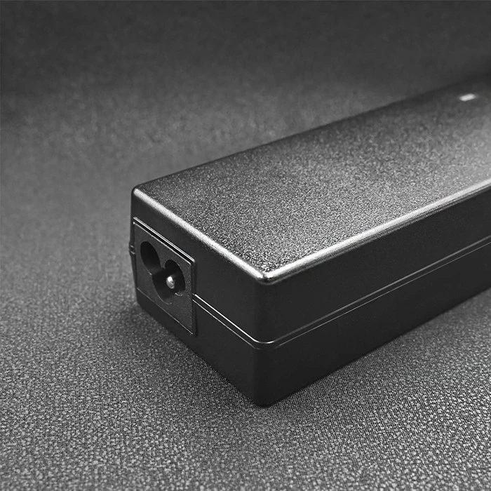 QOLTEC 51768 Maitinimo blokas Qoltec skirtas Xiaomi Mi elektriniam paspirtukui 84W 42V 2A 8.0*8.0+pin