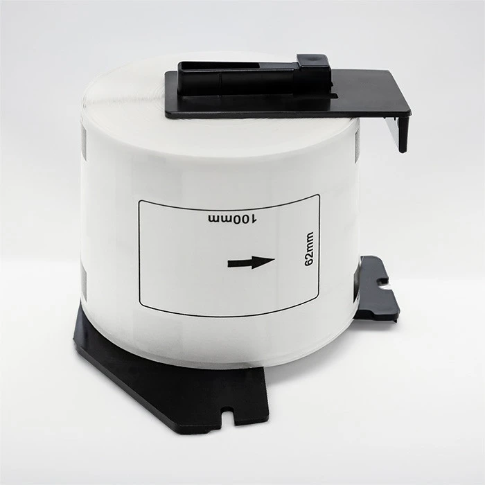 QOLTEC 50750 Juosta BROTHER DK-11202 / 62mm x 100mm / 300 etikečių / Baltas/Juodas print / Rulonas su laikikliu