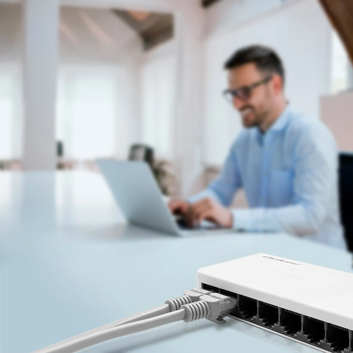 Šakotuvas Qoltec 52246 Tinklo jungiklis 8 x RJ45 prievadas | 100Mbps | LAN
