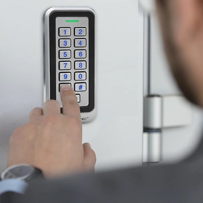 QOLTEC 52443 Kodinė spyna TRITON su RFID su RFID skaitytuvu Kodų kortelės rakto pultelis IP68 EM