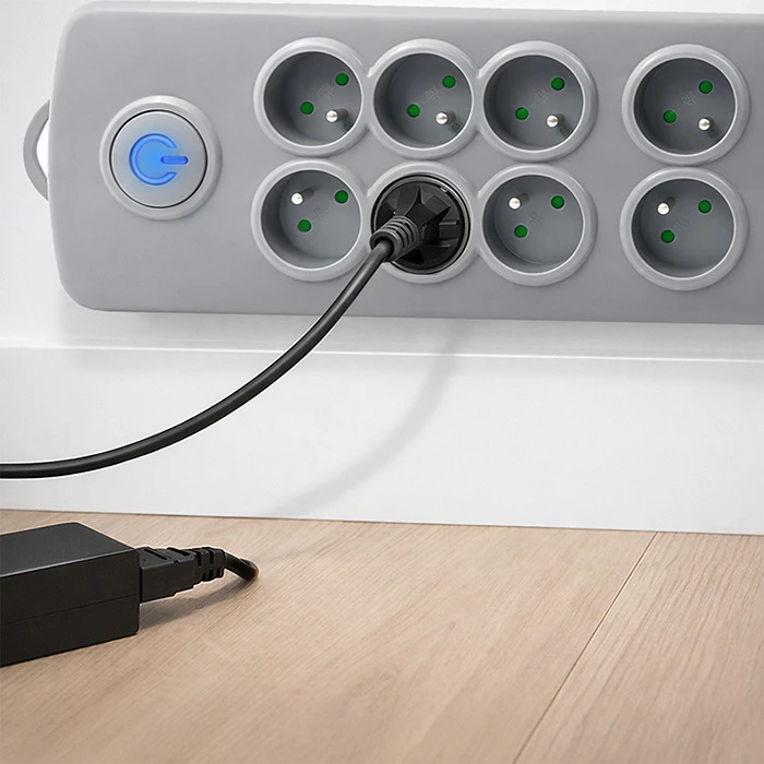 QOLTEC 50162 Apsaugos nuo viršįtampių Quick Switch 8 lizdai pilka 2,5m