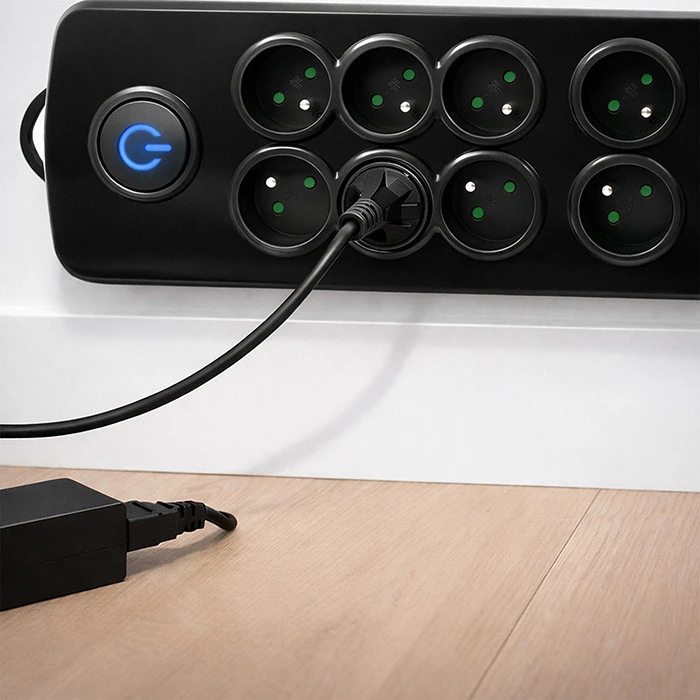 QOLTEC 50161 Apsaugos nuo viršįtampių Quick Switch 8 lizdai juodas 2,5m
