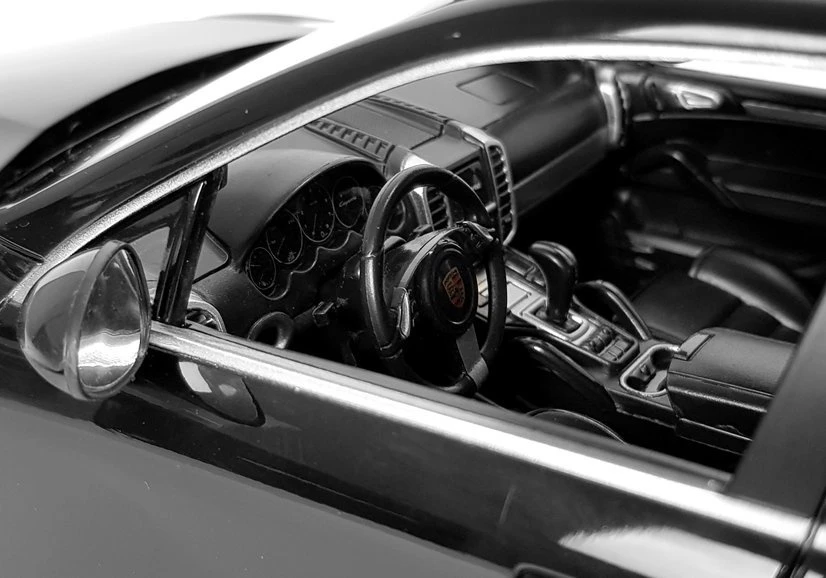 Lean Cars Nuotoliniu būdu valdomas Porsche Cayenne Turbo