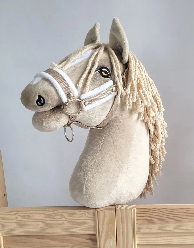 Super Hobby Horse Reguliuojamas kantaras hobi arkliukui A3 – smėlio su balta pūkine apdaila