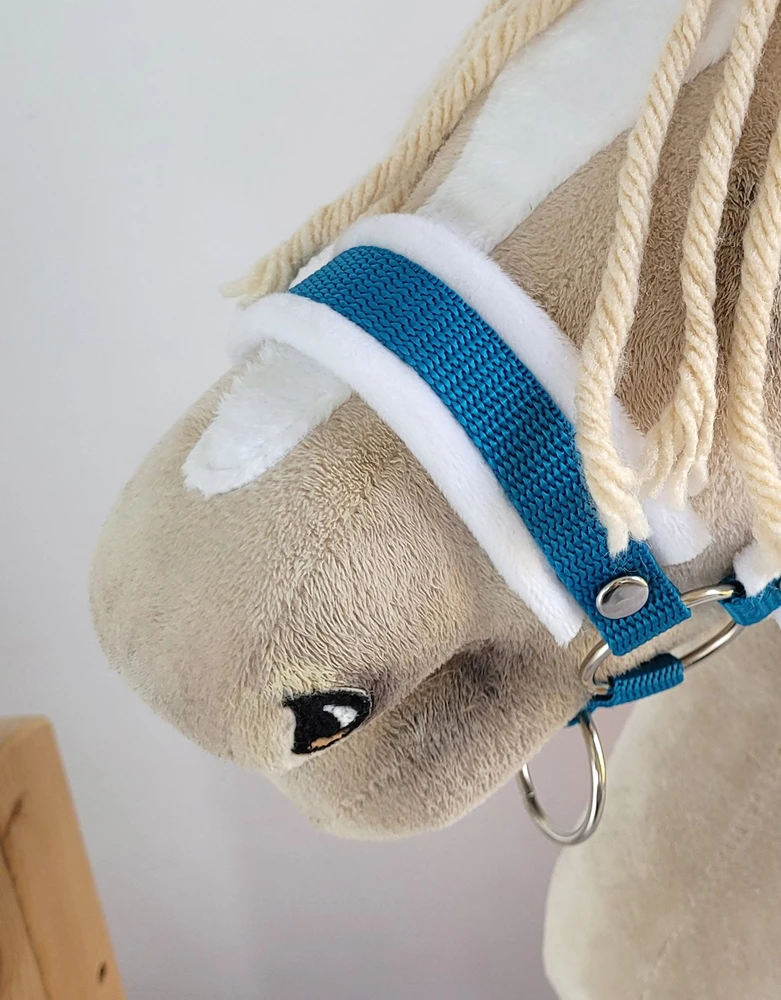 Super Hobby Horse Reguliuojamas kantaras hobi arkliukui A3 – turkio spalvos su balta pūkine apdaila