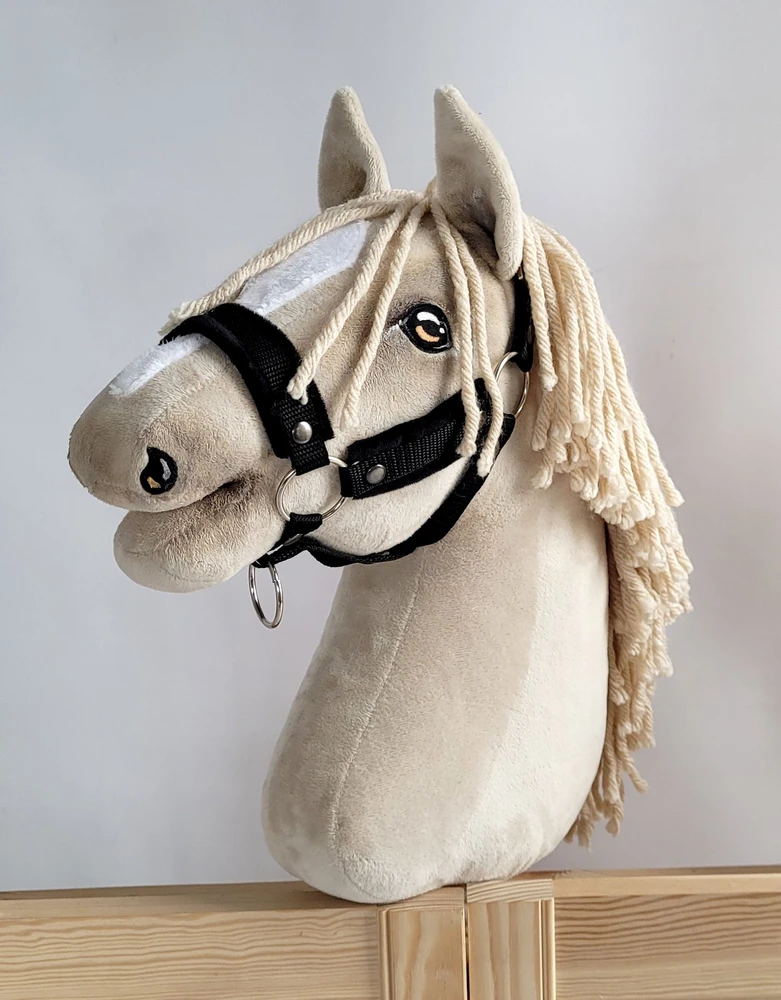 Super Hobby Horse Reguliuojamas kantaras hobi arkliukui A3 – juodas su kailiuku