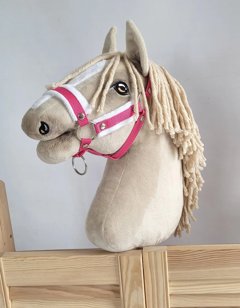 Super Hobby Horse Reguliuojamas kantaras hobi arkliukui – tamsiai rožinis su balta pūkine apdaila